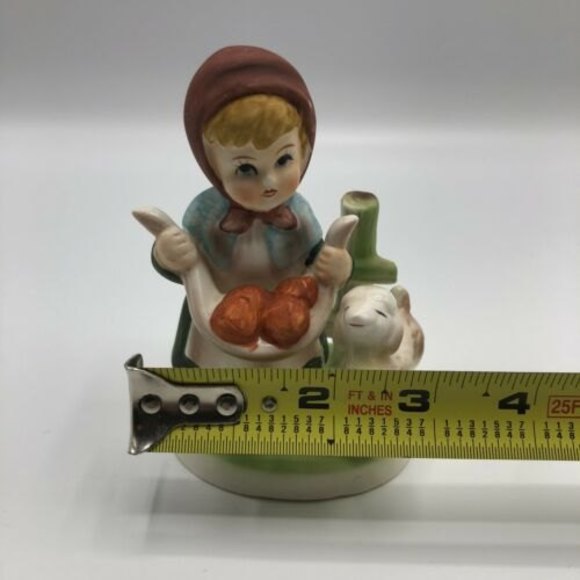 Vintage Porcelain Girl Figurine Carrying Fruit With Lamb, Unmarked 5" - EUC - Picture 12 of 12